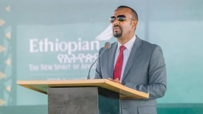 ቀዳማይ ምኒስተር ኣብይ ባድላ ተኸዲኑ መደረ እናኣስምዐ
